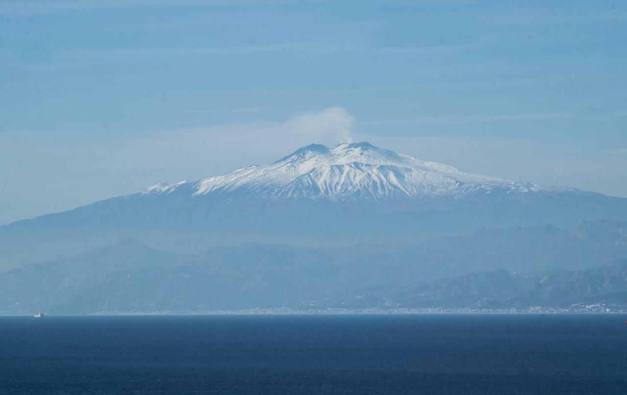 Il Tuo Letto Sullo Stretto Acomodação com café da manhã Reggio di Calabria Exterior foto